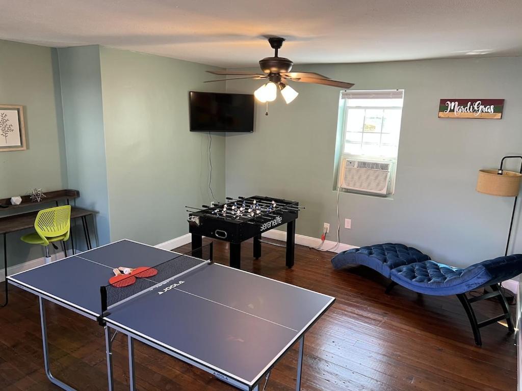 Apartment Chillpad Blocks From Frenchquarters